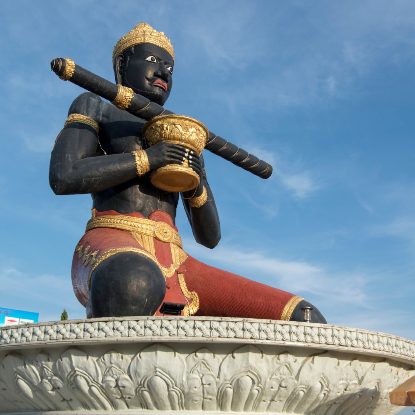 Ta Dambong statue